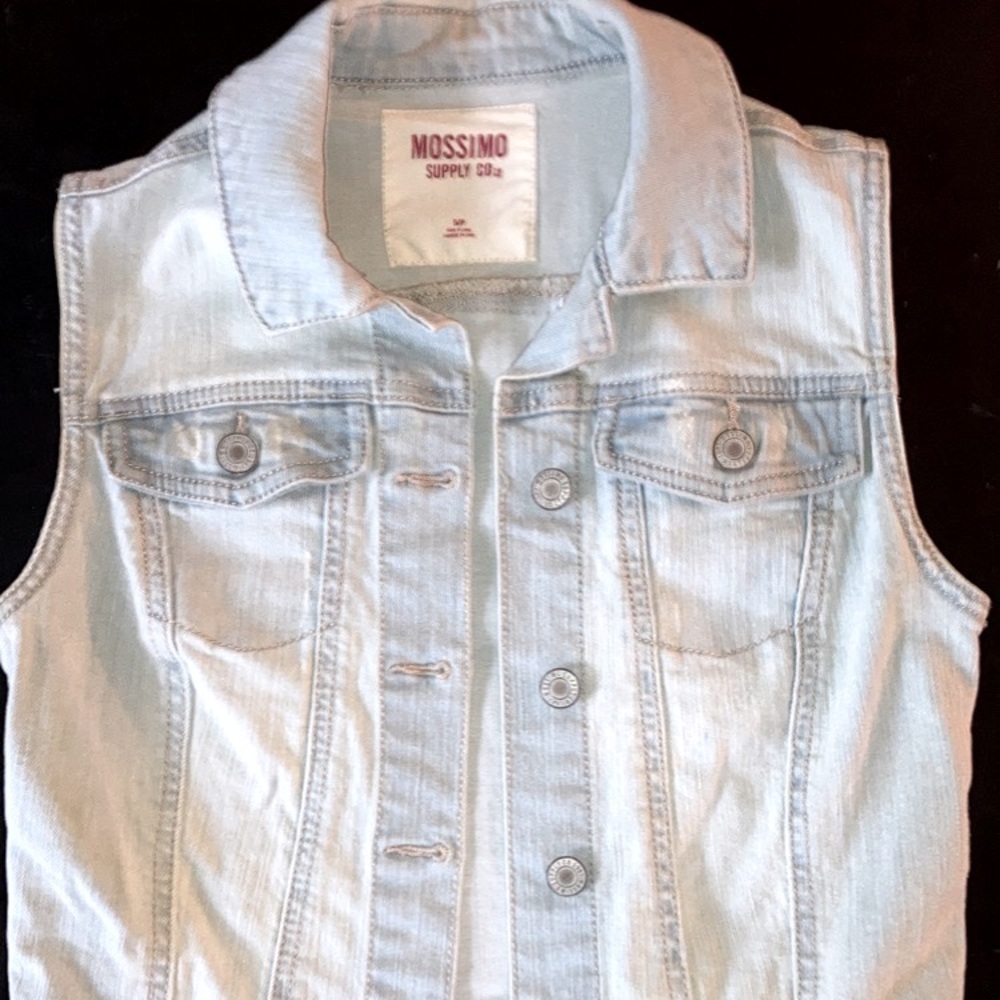 Ladies Jean vest. Mossimo Supply Co. Sz small.